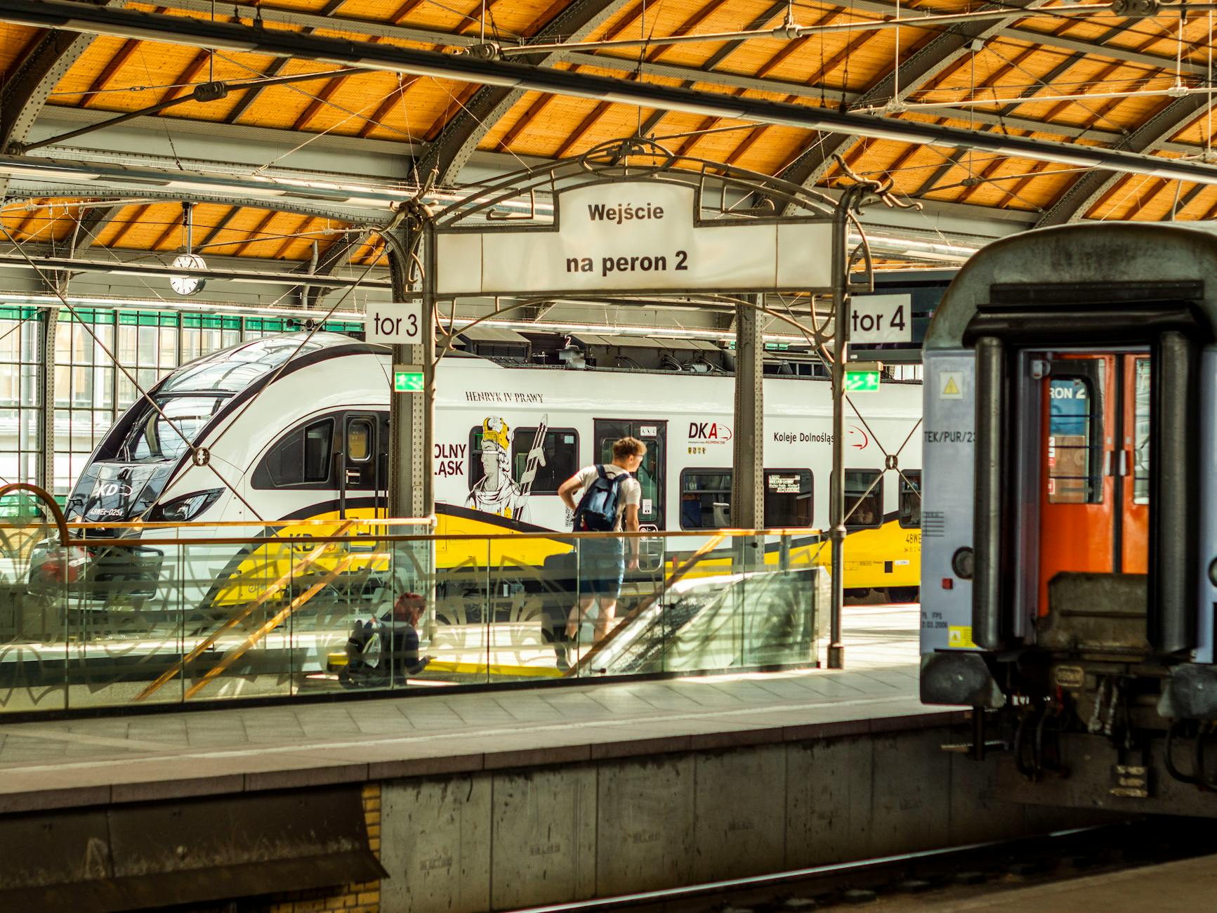 Tablica szkolna z napisem 'Edukacja Przyszłości' symbolizująca rekordowe nakłady na edukację w Krakowie